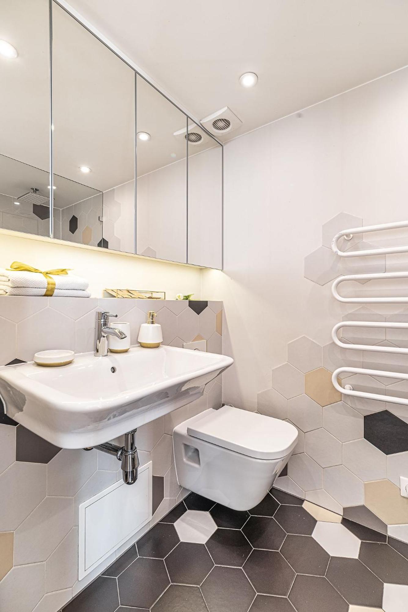Modern Loft With Balcony Next To Mariott -600mbps Wifi Warschau