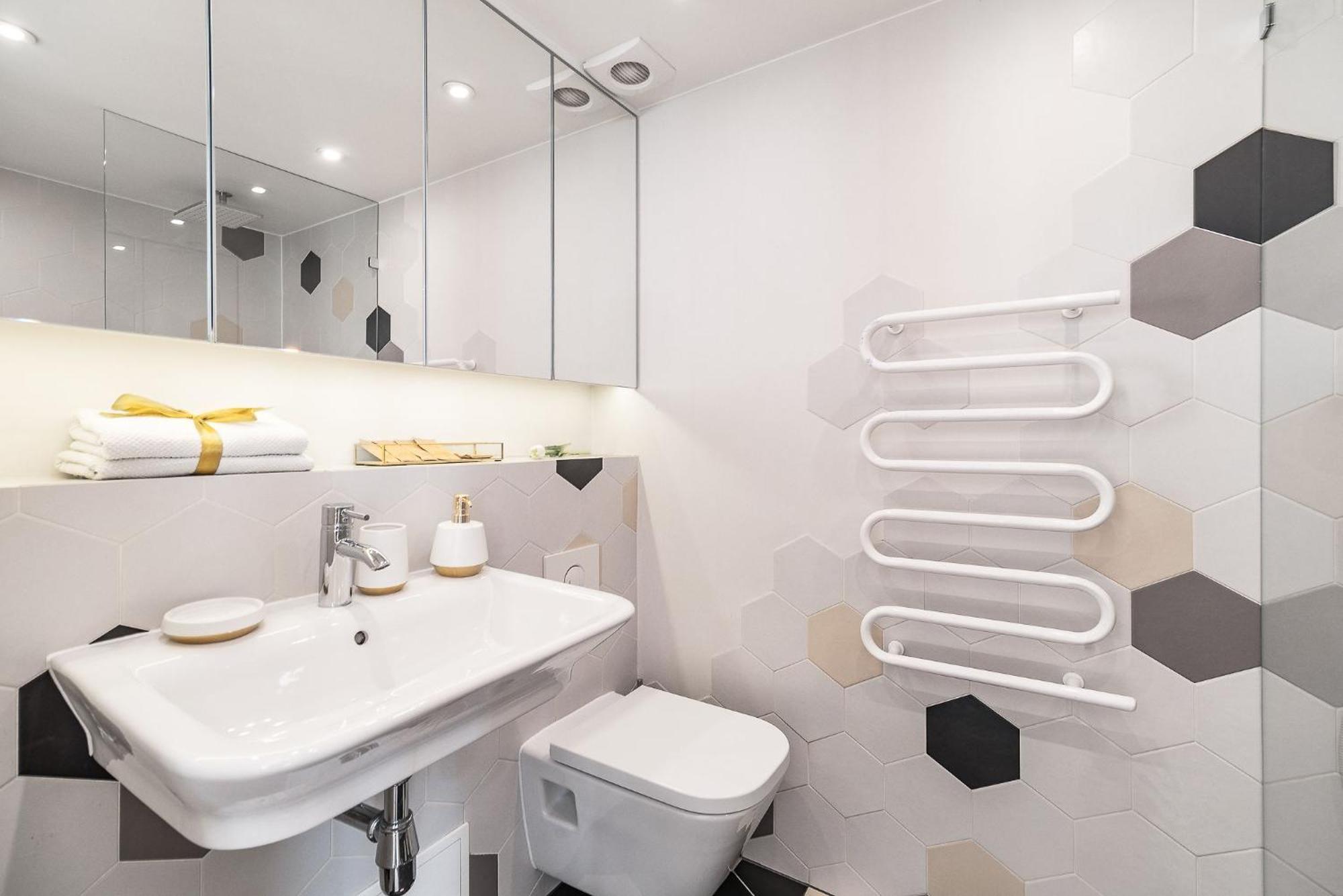 Modern Loft With Balcony Next To Mariott -600mbps Wifi Apartment Warsaw